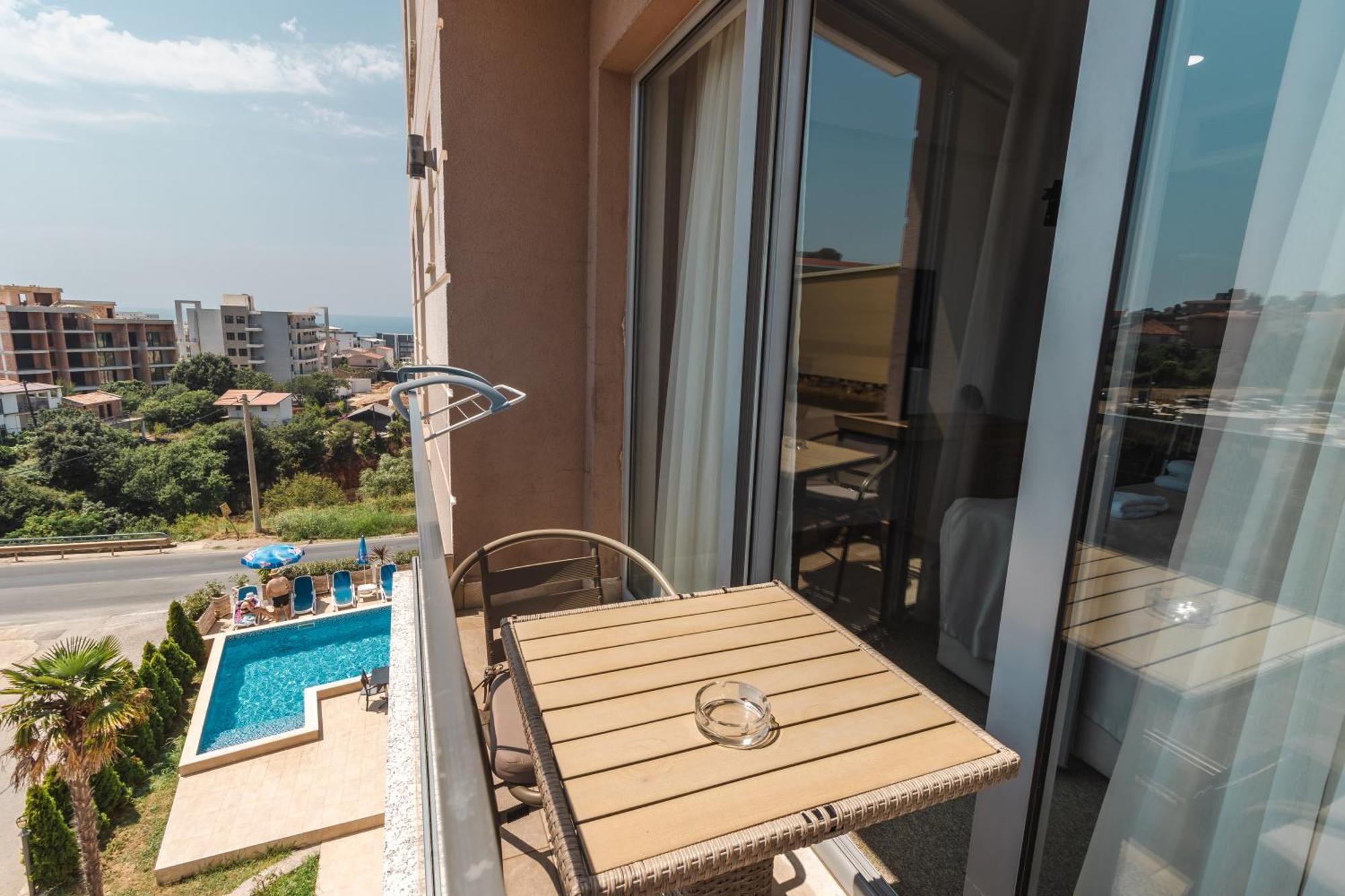 Lux Hotel M Dobra Voda Exterior foto